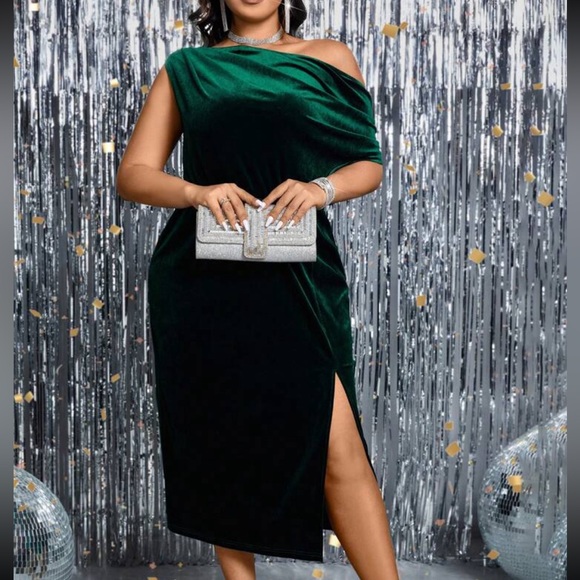 Green A Line Square Neck Velvet Plus Size Xmas Dress